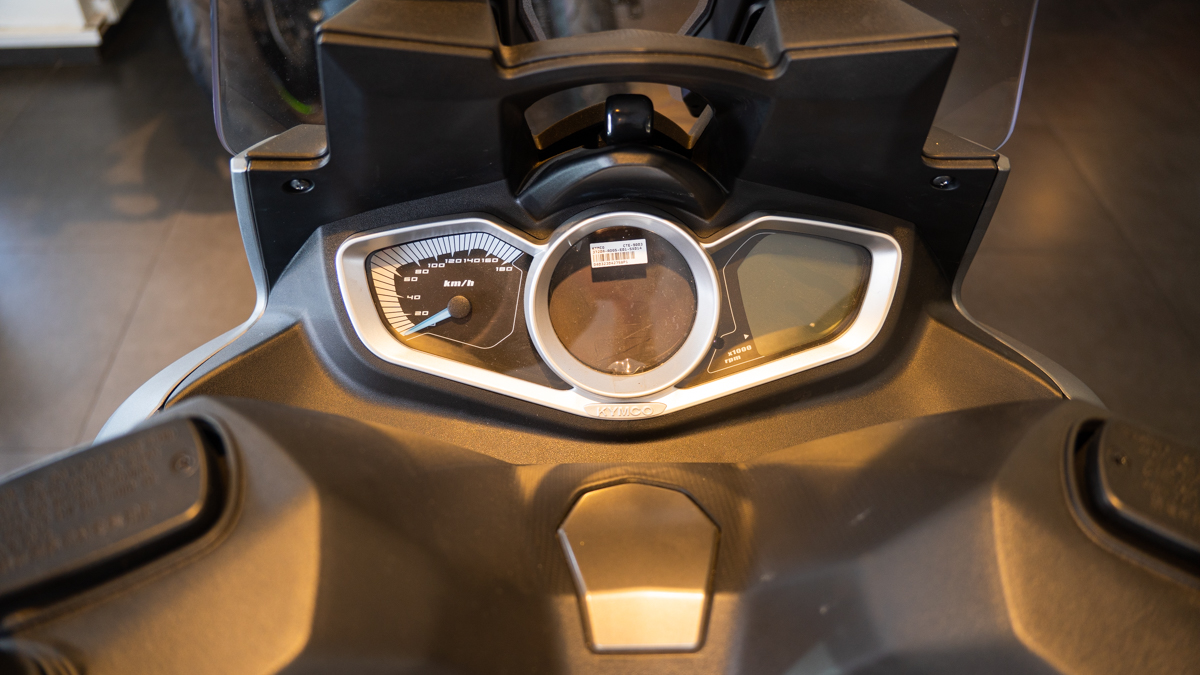 kymco_xciting_400_2024_id3280_11.jpg